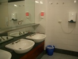 YHA-MelbourneMetro-bath3