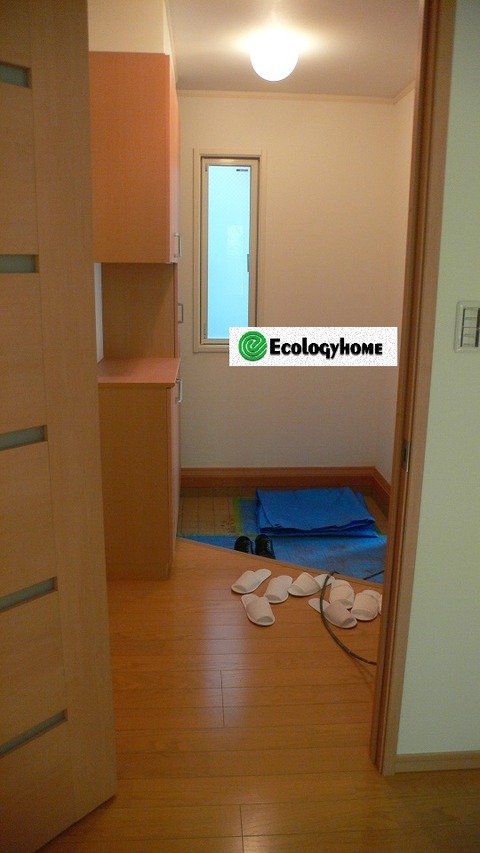 渋谷本町四丁目戸建 玄関 (1)