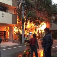 【火災】東京 板橋区の板橋区役所西「炎で真っ赤、ヘリも旋回、やっぱり隣も燃えてる」