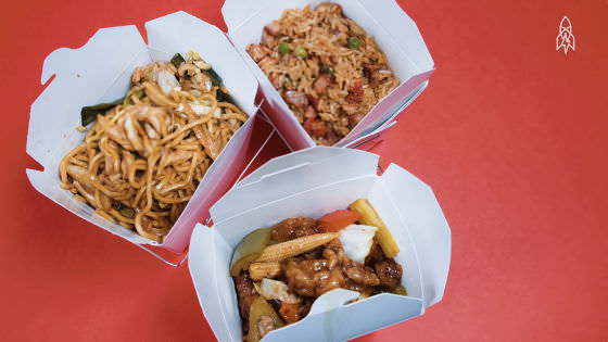 アメリカ映画「食えよ!これ結構美味いんだぜ!」→紙パック入のアジアン料理