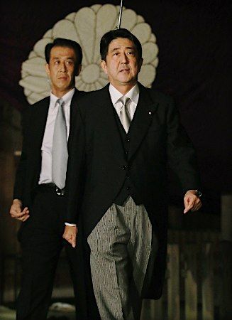 安倍総裁とSP 護衛