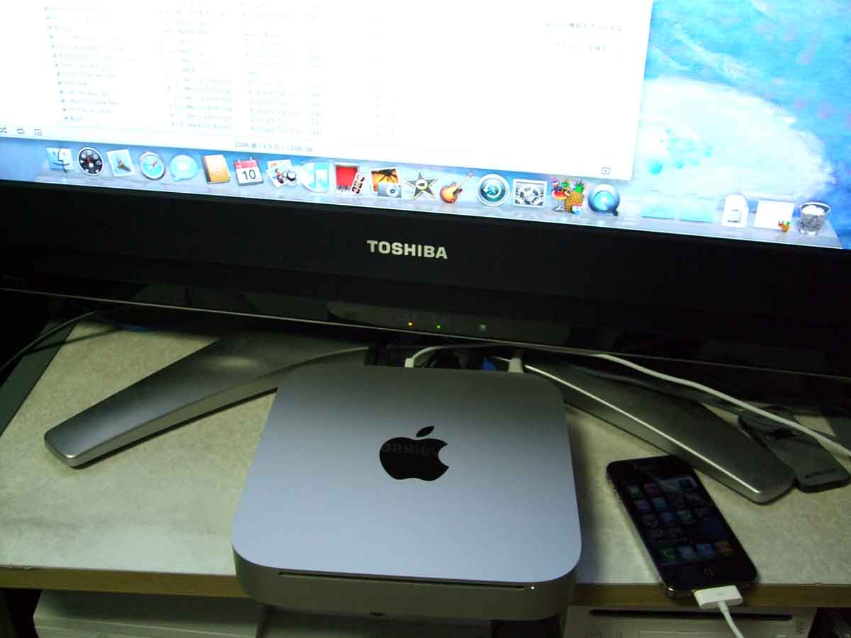 Mac min i(Alminium)←最新モデルをTV(REGZA)に接続!音がデジタルスルーでアンプに入るぜの巻
