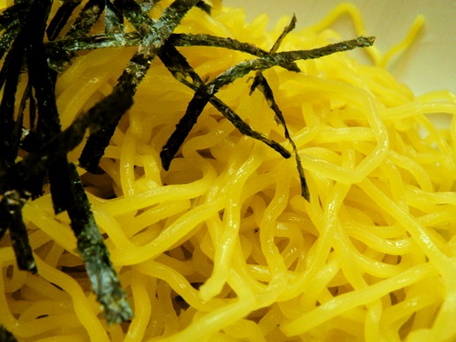 黄色い麺