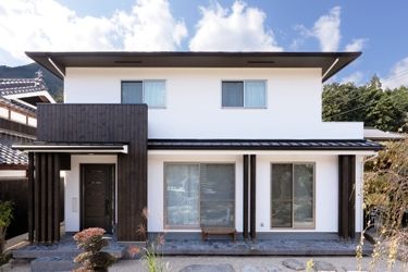 和と洋を兼ねた カルクウォール外壁 宍粟市千種の家 完成 板井敏建築設計室のブログ