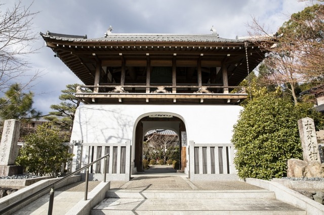 竜宮城のような「鐘楼門」