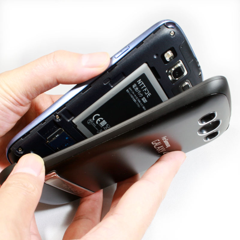 フリップカバーにスタンド&バッテリーまで内蔵! GALAXY SIII専用ケース【イケショップのレア物】