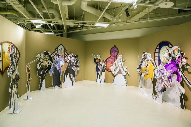 刀剣男士パネル展示のコーナーでは、刀剣男士と一緒に写真を撮ることができる