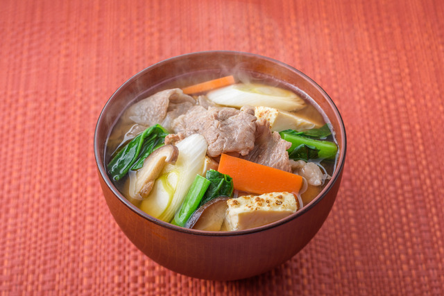 東のお事汁（赤味噌）