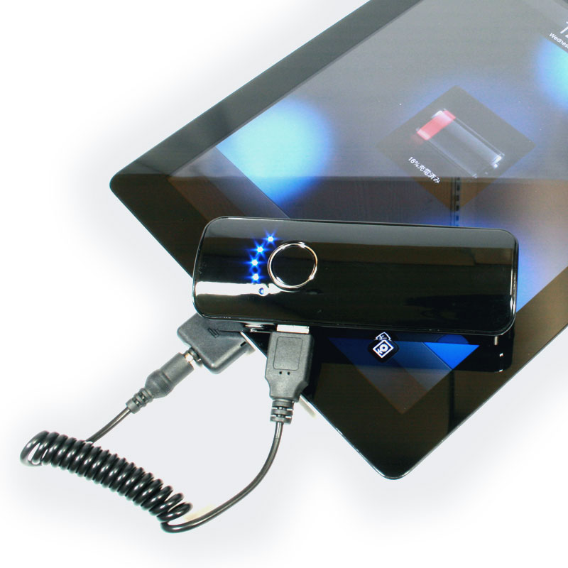 ライトも充電も本格派 高輝度LEDライトを内蔵する大容量モバイルバッテリー【イケショップのレアもの】