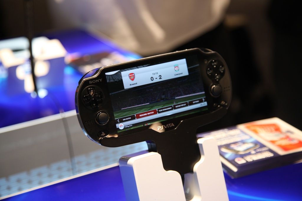 PS VitaよりPSPが売れている！専用ゲーム機の未来はあるのか?【デジ通