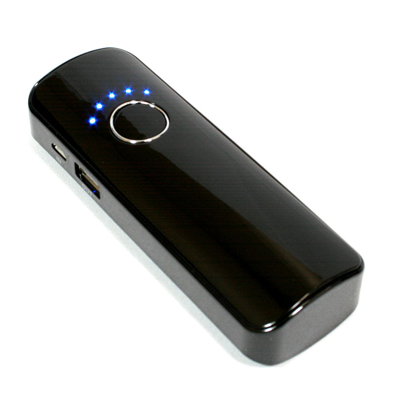 ライトも充電も本格派 高輝度LEDライトを内蔵する大容量モバイルバッテリー【イケショップのレアもの】