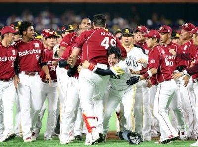 ソフトバンク福田と高谷が男気 乱闘騒ぎで東浜守る It S A Sports World
