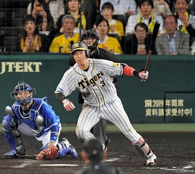 阪神大山、同点の“珍”ランニング本塁打乙坂がノーバウンド捕球と勘違い