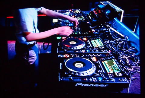 DJ機器事業も売却