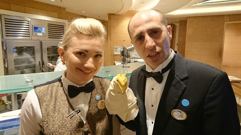 陽気なスタッフもこのお店のポイント