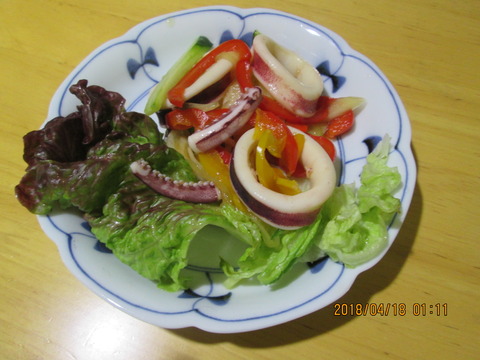 いかマリネ 茶テーブル