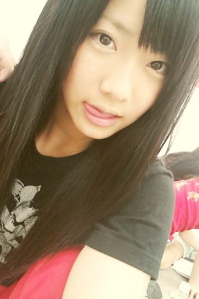 森田彩花、舌出し