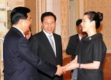 大統領との会食に招かれる3