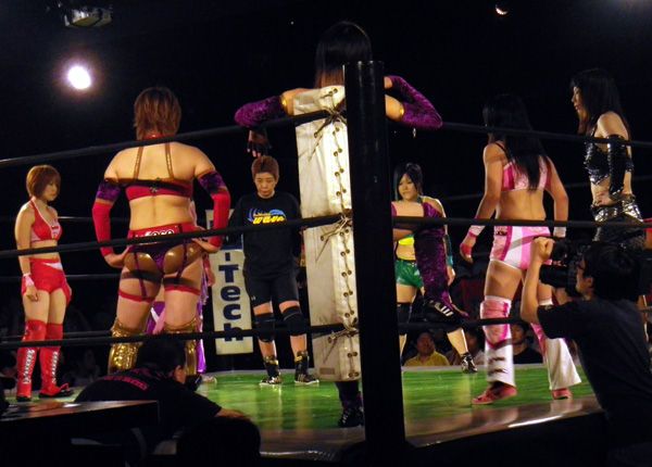 WAVE＠新宿 「catch the WAVE 2011 FINAL」 : いざプロレス観戦記