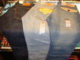 LEVIS ジーンズ