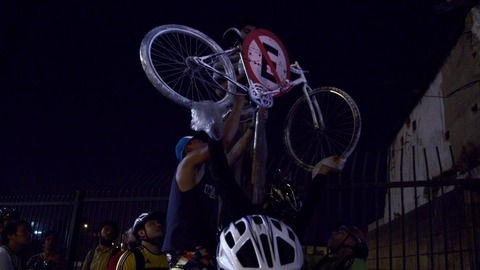 道路は誰のもの？自転車 VS 車 映画『Bikes VS Cars』