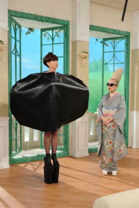 106379__468x_lady-gaga-on-japanese-tv-021
