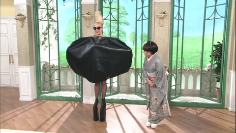 lady-gaga-on-japanese-tv-001