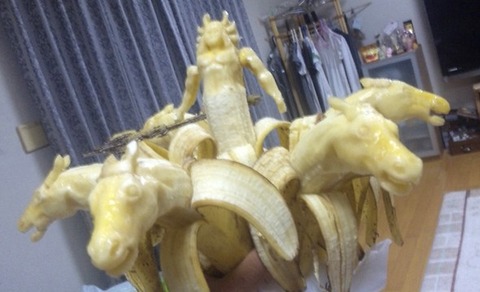 banana-sculpture-rex-590