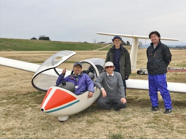 着陸後（インストラクター、タグパイロットと共に） (640x480)