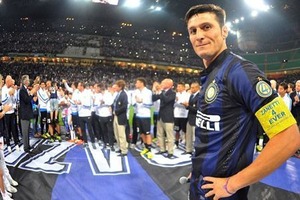 セール中…ハビエル・サネッティ直筆サイン入り超 特大写真…アルゼンチン代表…② ハビエル・サネッティ＝DF、MF …： 歴代最強イレブン