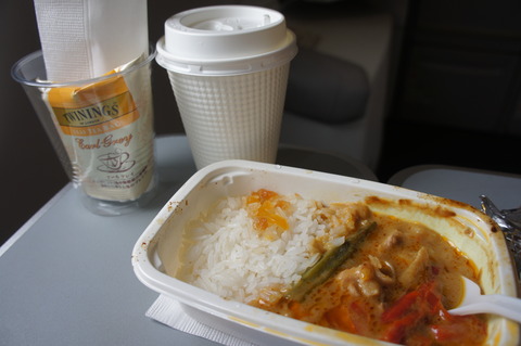 ジェットスター温かい食事ココナッツチキンカレー