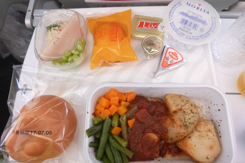 フィンエアーエアバスA350-900XWBの最初の食事