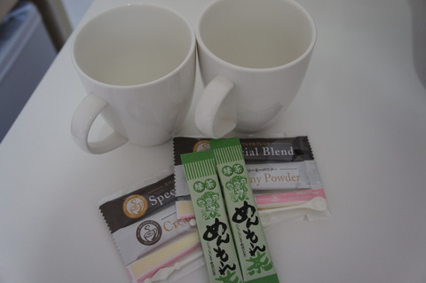 ホテルアベスト那覇国際通り客室のドリンクはコーヒーとお茶