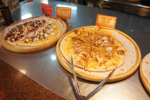シェーキーズ壺川店デザートピザ
