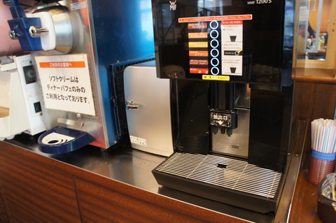 シェーキーズ壺川店コーヒーマシーン