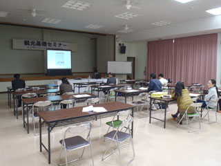 会場