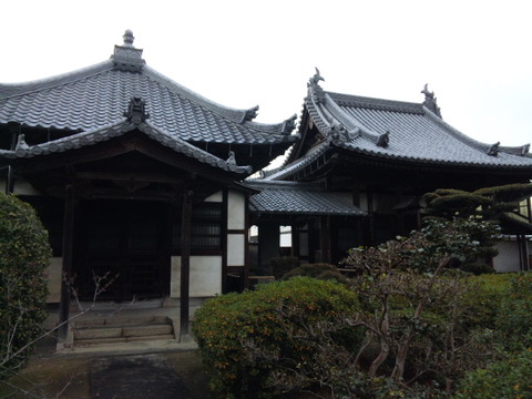 法雲寺 耀先殿(左)と開山堂(右)
