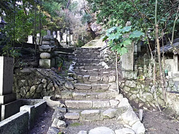 叡福寺 五字ヶ峯への石段