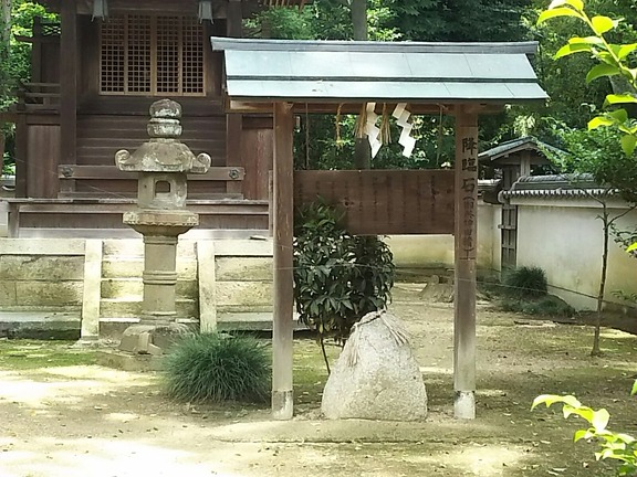 櫻井神社 降臨石