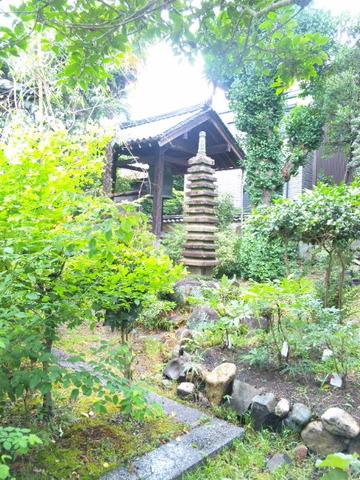 元興寺 十三重石塔と鐘楼