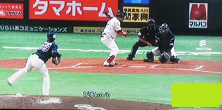ボールがグラブの後ろを通って・・。