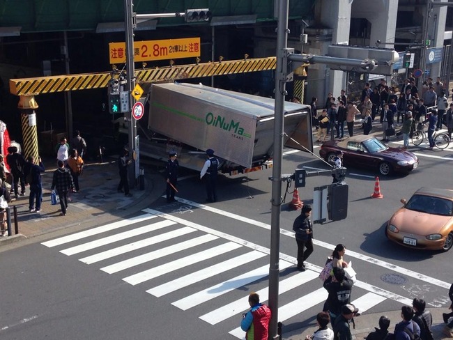 秋葉原 トラック 事故に関連した画像-01