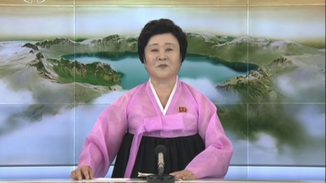 北朝鮮　チマチョゴリ　北朝鮮中央朝鮮TV　おばさん　引退　ピンクレディーに関連した画像-01