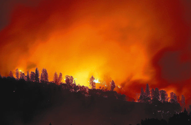 カリフォルニア　山火事　女性　車　動画に関連した画像-01