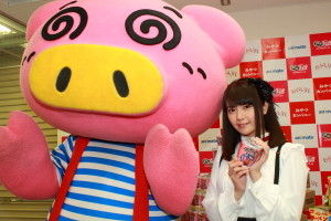 竹達彩奈 だがしかし おやつカンパニー ブタメン ベビースター コラボ 賞品に関連した画像-01