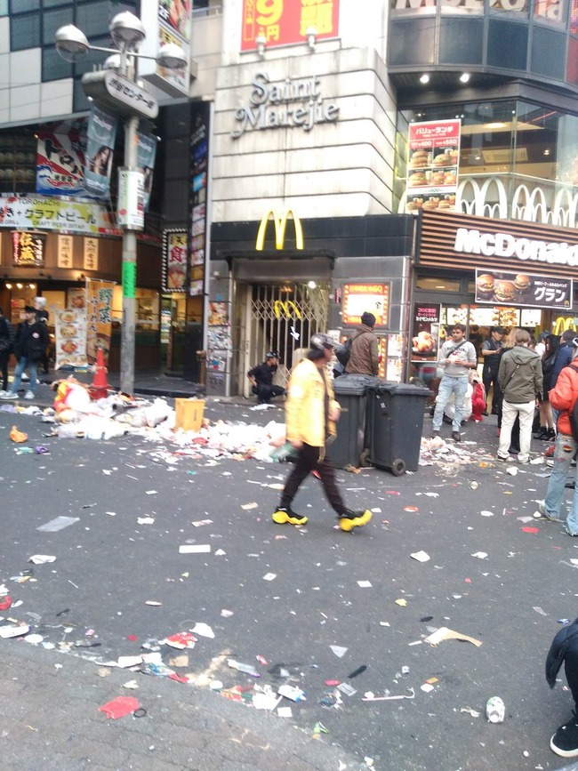 ハロウィン 渋谷 ゴミ ポイ捨てに関連した画像-06