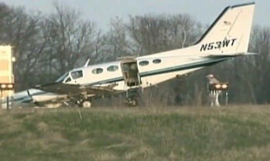 helen-collins-80-year-old-woman-lands-plane-video-cessna-414