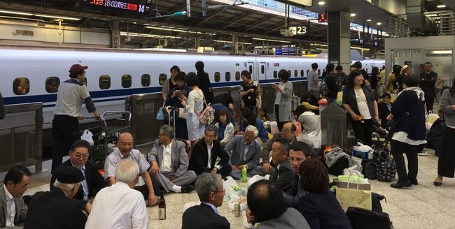 東北新幹線 運転見合わせ 停電 乗客 ホーム 宴会に関連した画像-01