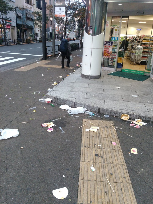 ハロウィン 渋谷 ゴミ ポイ捨てに関連した画像-02