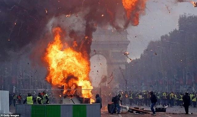 パリ デモ 暴徒化に関連した画像-01